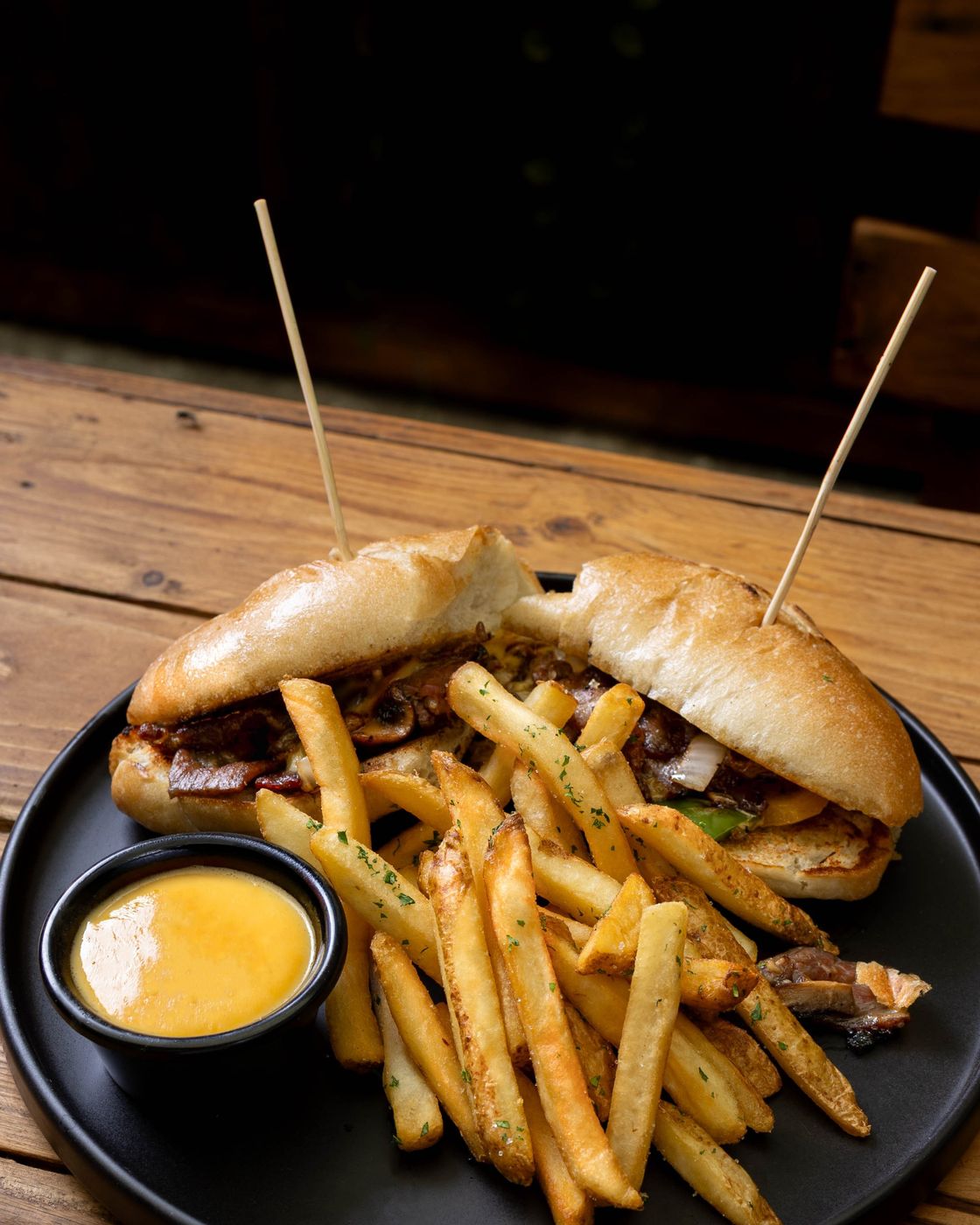 Cheese Philly Steak de Valhalla Grill de Barrio